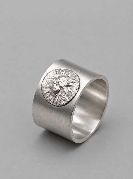 Anillo Llama Sagrada