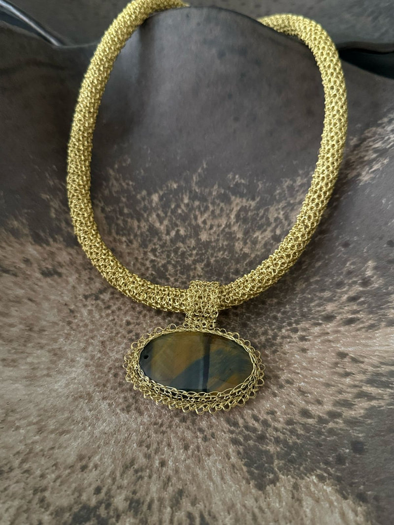 Collar Leonora Halcón