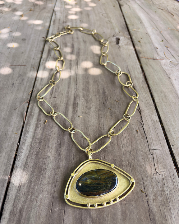 Collar Triángulo de Halcón - Bronce