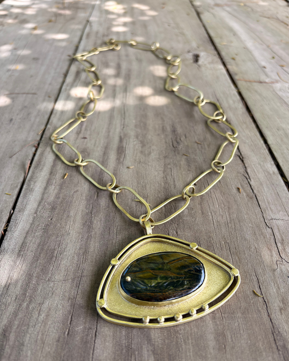 Collar Triángulo de Halcón - Bronce