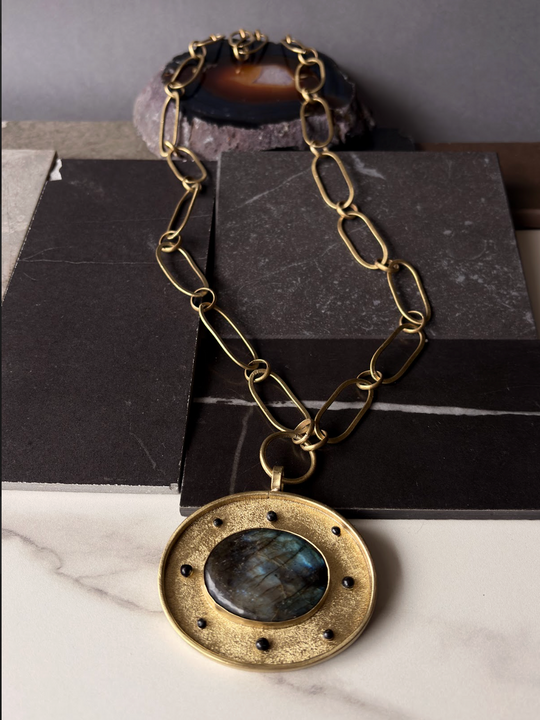 Collar Largo de Bronce con Medallones de Labradorita