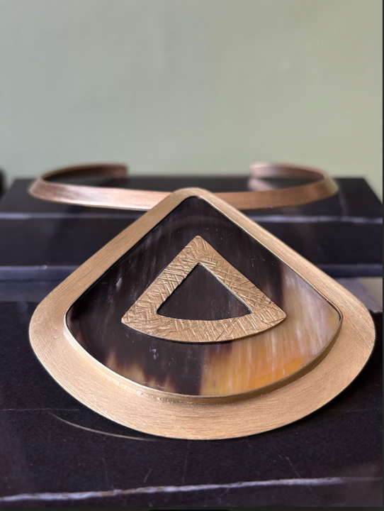 Tiara de Bronce con Medallones de Cacho