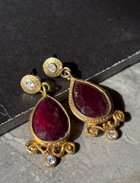 Aros de Bronce Bañado en Oro con Raíz de Rubí