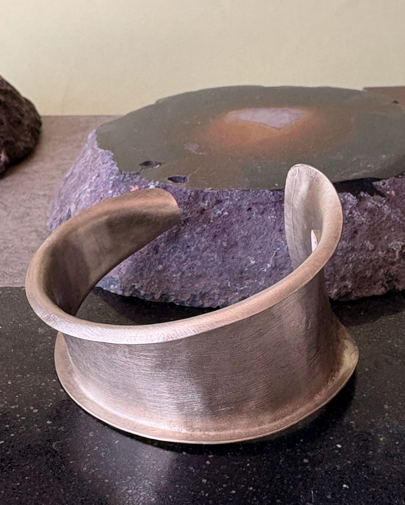 Brazalete Curva Esencial - Bronce