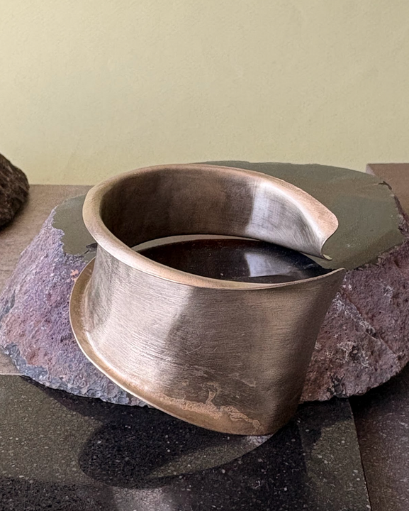 Brazalete Curva Esencial - Bronce