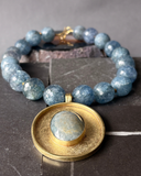 Collar Cielo Profundo -  Piedra y medallón Ónix cielo