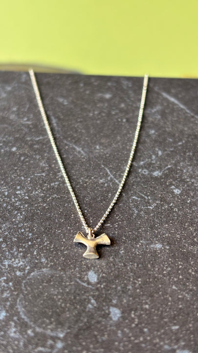 Collar Cruz de Plata