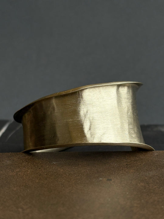 Brazalete Alba - Alpaca con acabado satinado