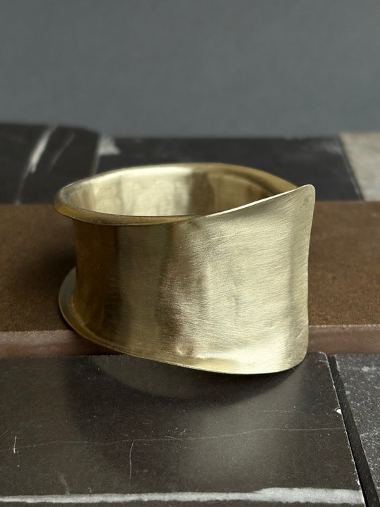 Brazalete Alba - Alpaca con acabado satinado