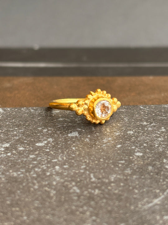 Anillo Sol de Cuarzo– Bronce bañado en oro