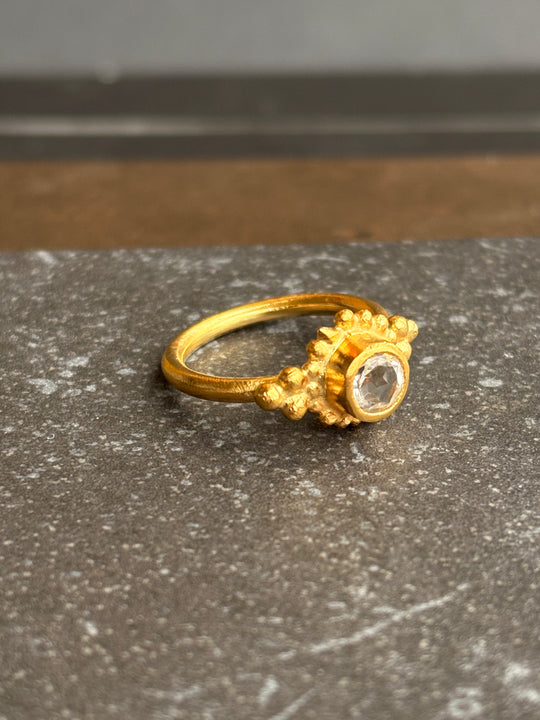 Anillo Sol de Cuarzo– Bronce bañado en oro