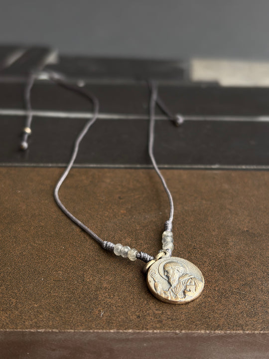Collar San Benito – Hilo y medalla
