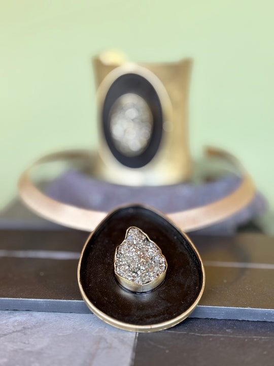 Tiara Alquimia – Bronce, pirita y pátina negra