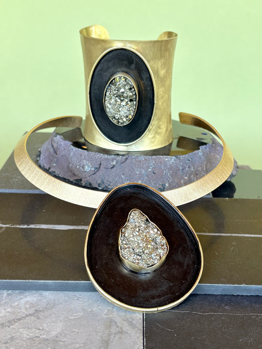 Tiara Alquimia – Bronce, pirita y pátina negra