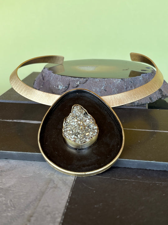 Tiara Alquimia – Bronce, pirita y pátina negra