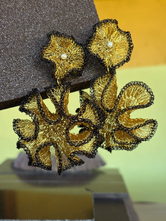 Aros Flor Tramada – Crochet y Bronce