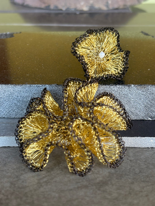 Aros Flor Tramada – Crochet y Bronce
