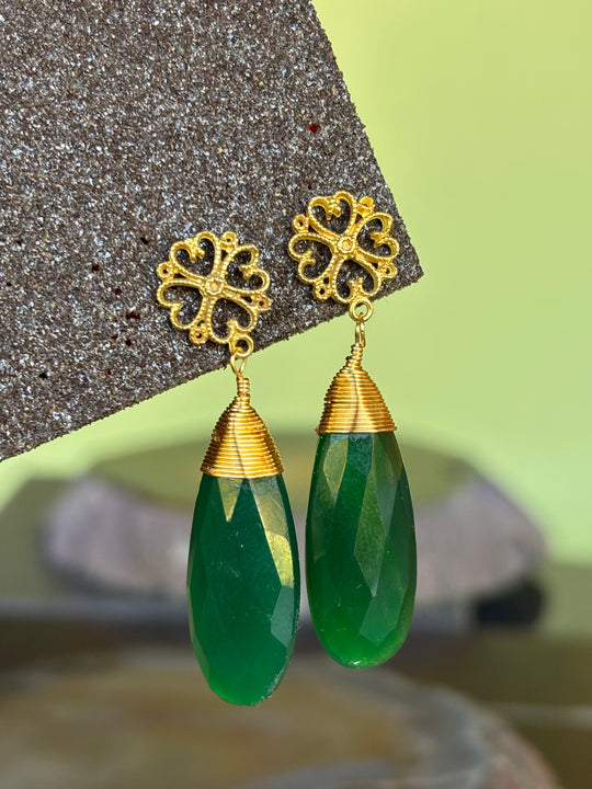 Aros Aura – Plata bañada en oro y calcedonia verde