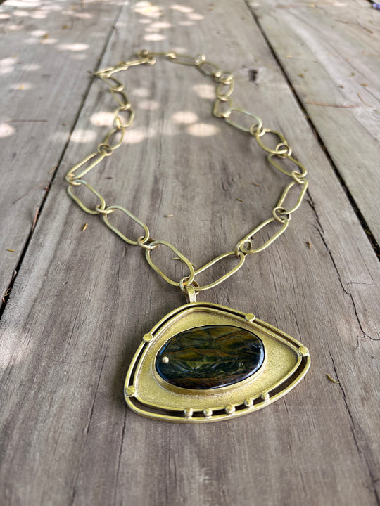 Collar Triángulo de Halcón - Bronce